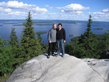 Blick vom Ukko-Koli auf den Pielinensee; Vordergrund: Noemi & ich