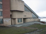 Russische Siedlung Barentsburg: Front der Sporthalle