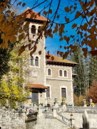 Bușteni (Rumänien) - Castelul Cantacuzino (Wednesday Filming Location)