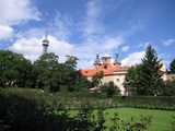 Aussichtsturm Petřín (60 Meter, 1891) und St. Lawrence Kathedrale