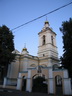 Eine Kirche in einem Garten-Ring-Quartier