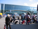 Flughafen ausserhalb Moskau inkl. den ersten ungeduldigen Autofahrern